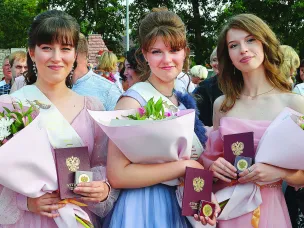 Общий выпускной бал округа, по традиции, состоялся на площади Победы